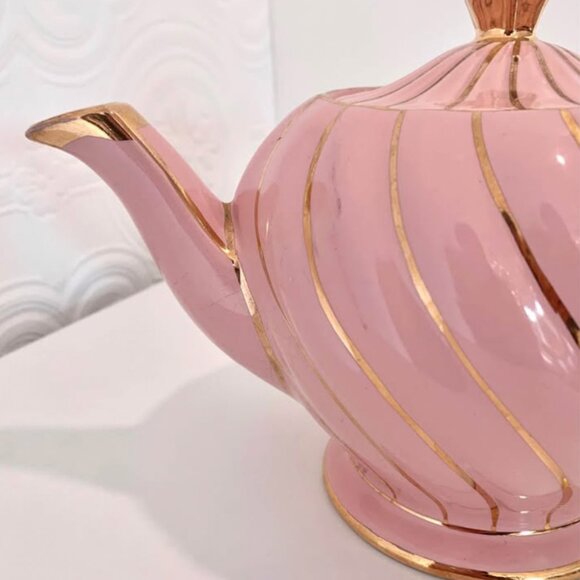 Vintage “Pink and Gold Swirl” Sadler Teapot 💖 - Picture 3 of 8